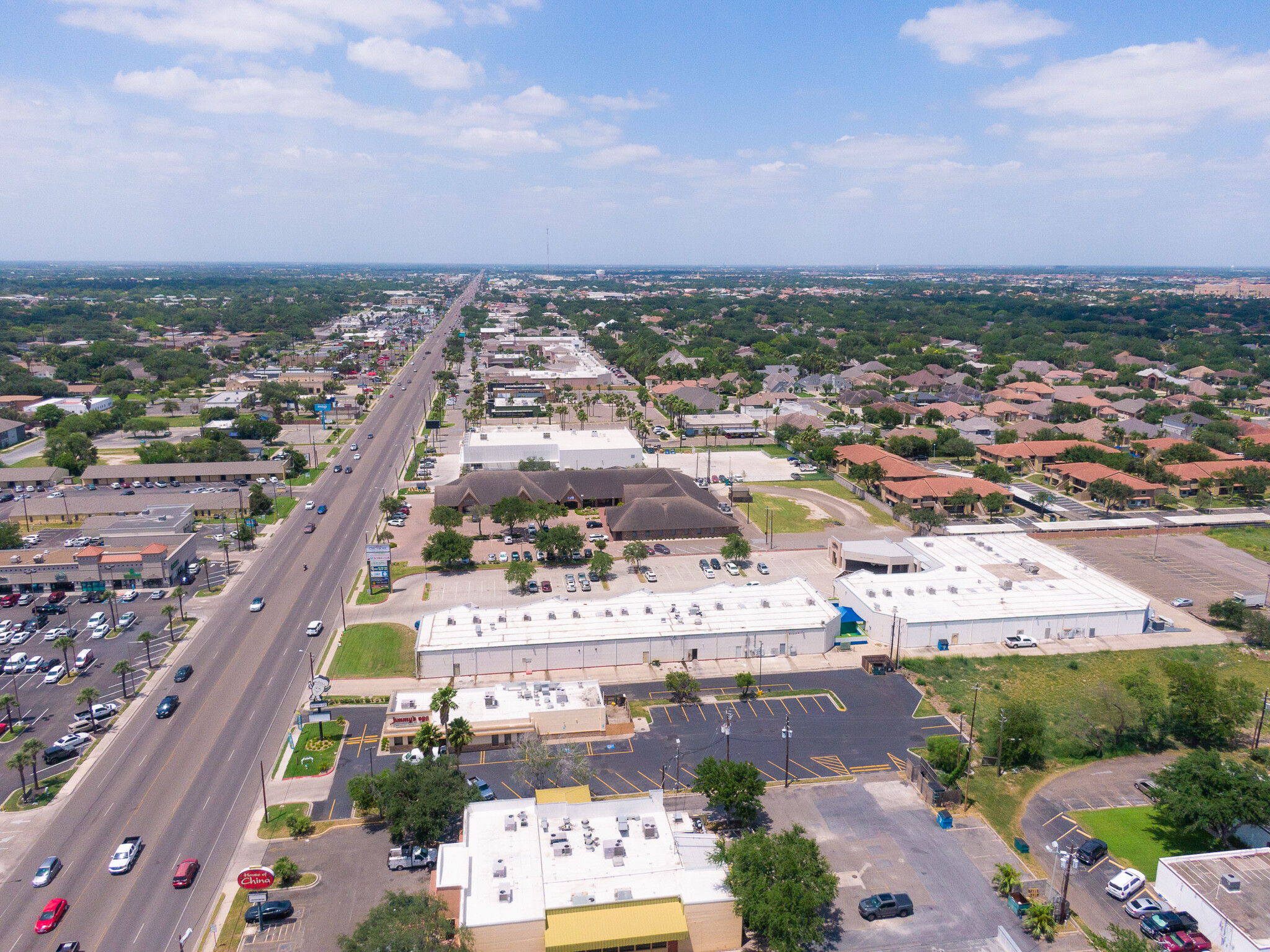 Retail Space in Taj Gallery